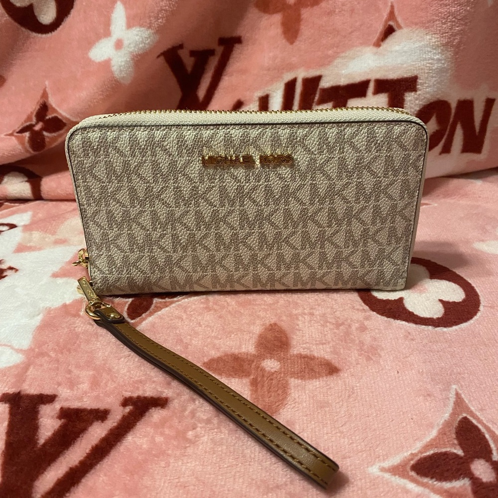 Michael Kors New Wristlet Wallet